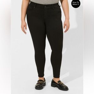 NEVER WORN Torrid Bombshell Skinny Jeans 18T